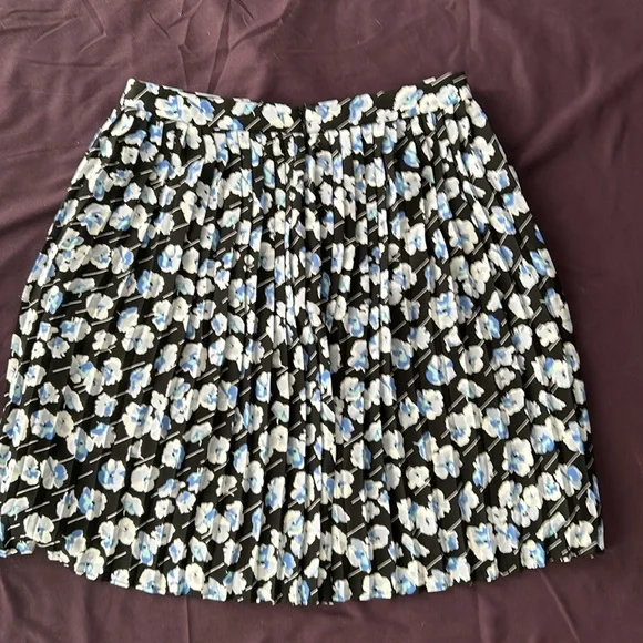 NWOT J. Crew Pleated Floral Skirt - Size 00/XS - Picture 2 of 4